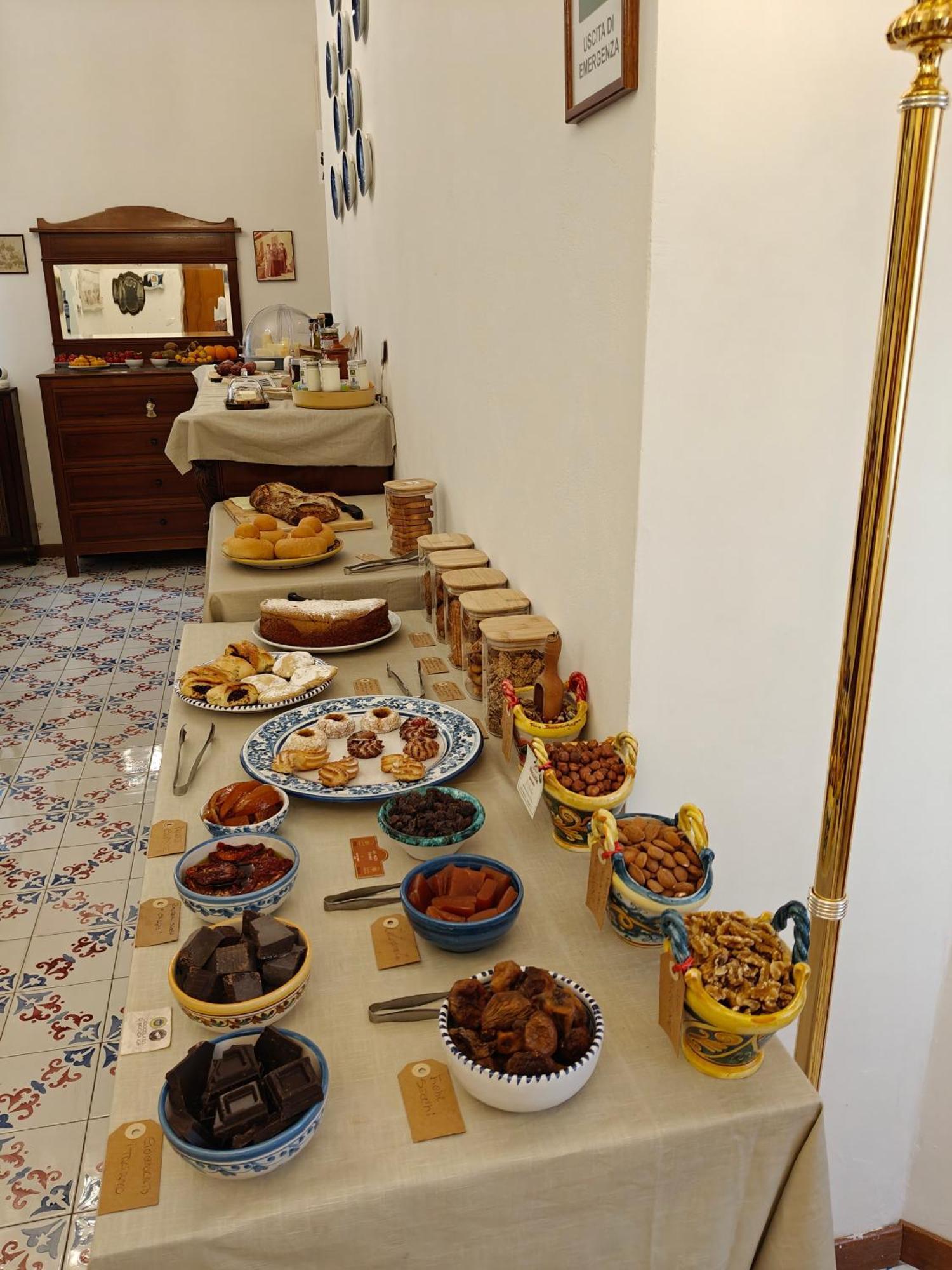 B&B Villa Maiolica Сан-Леоне Экстерьер фото